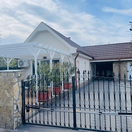 Thermal Garden Weninger Apartmanok Kiskunhalas Exterior photo